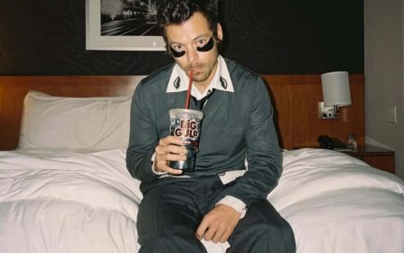 Harry Styles en el videoclip de Aperture, luces de discoteca y estética techno-pop