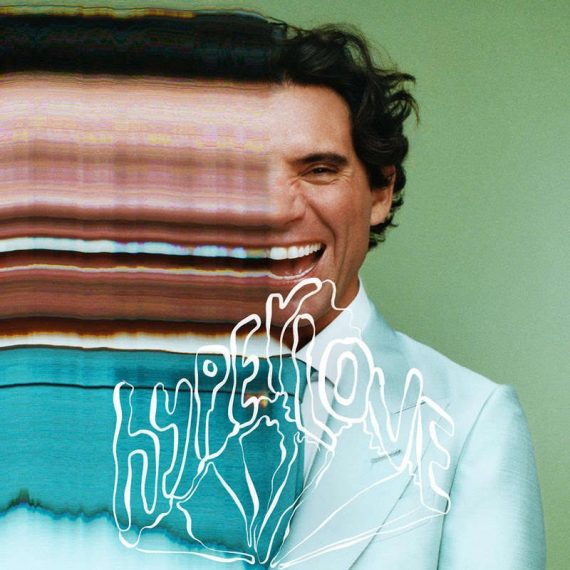 Portada del álbum HYPERLOVE de MIKA, pop contemporáneo lleno de emociones y teatralidad