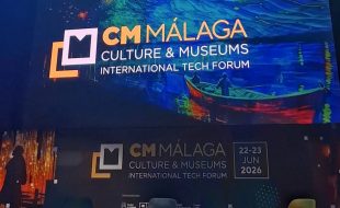Escenario principal de CM Málaga 2026, Culture & Museums International Tech Forum, con el logo del evento y las fechas del 22 al 23 de junio visibles.